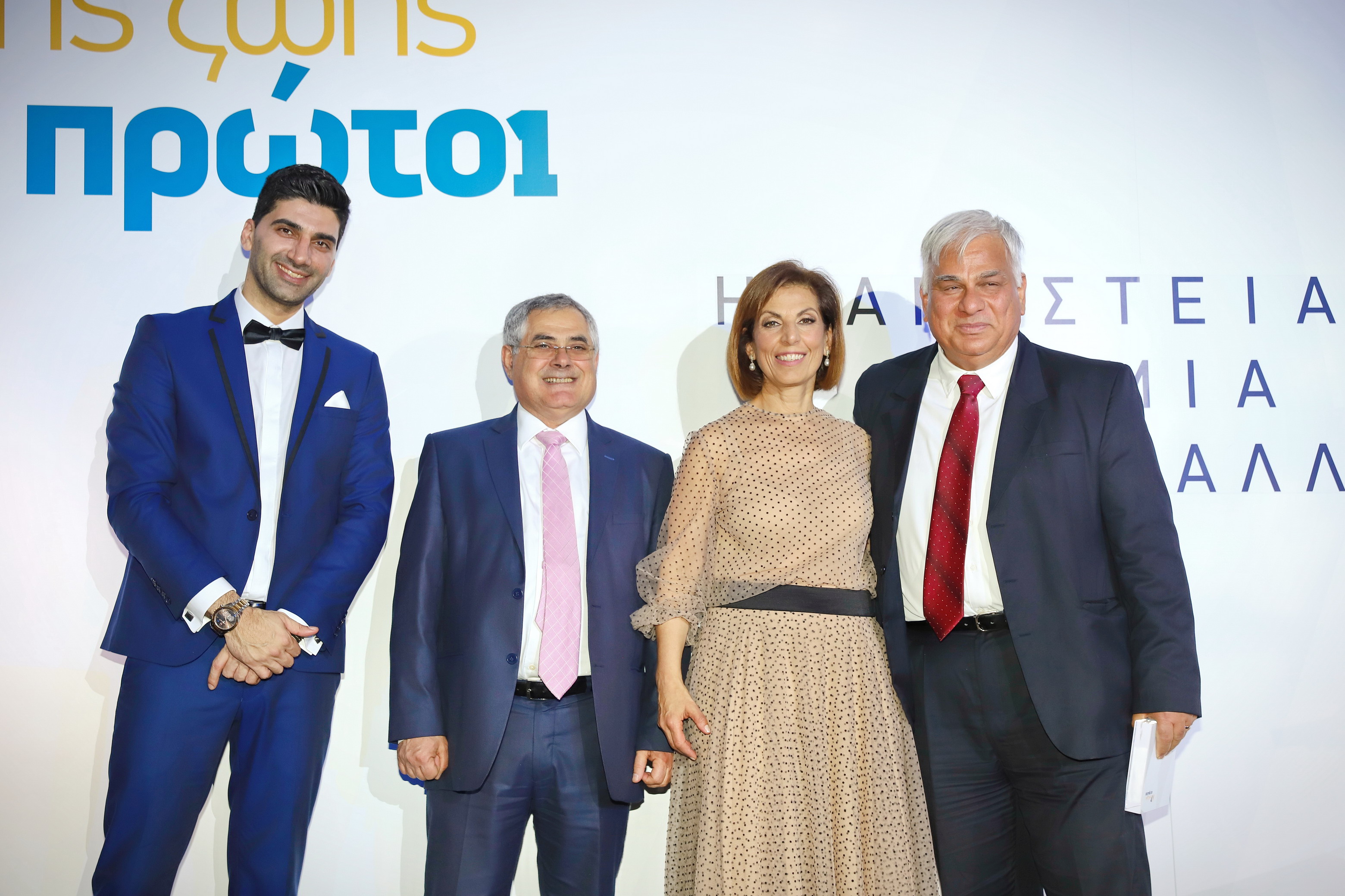 Ομαδική φωτογραφία στελεχών της EuroLife.