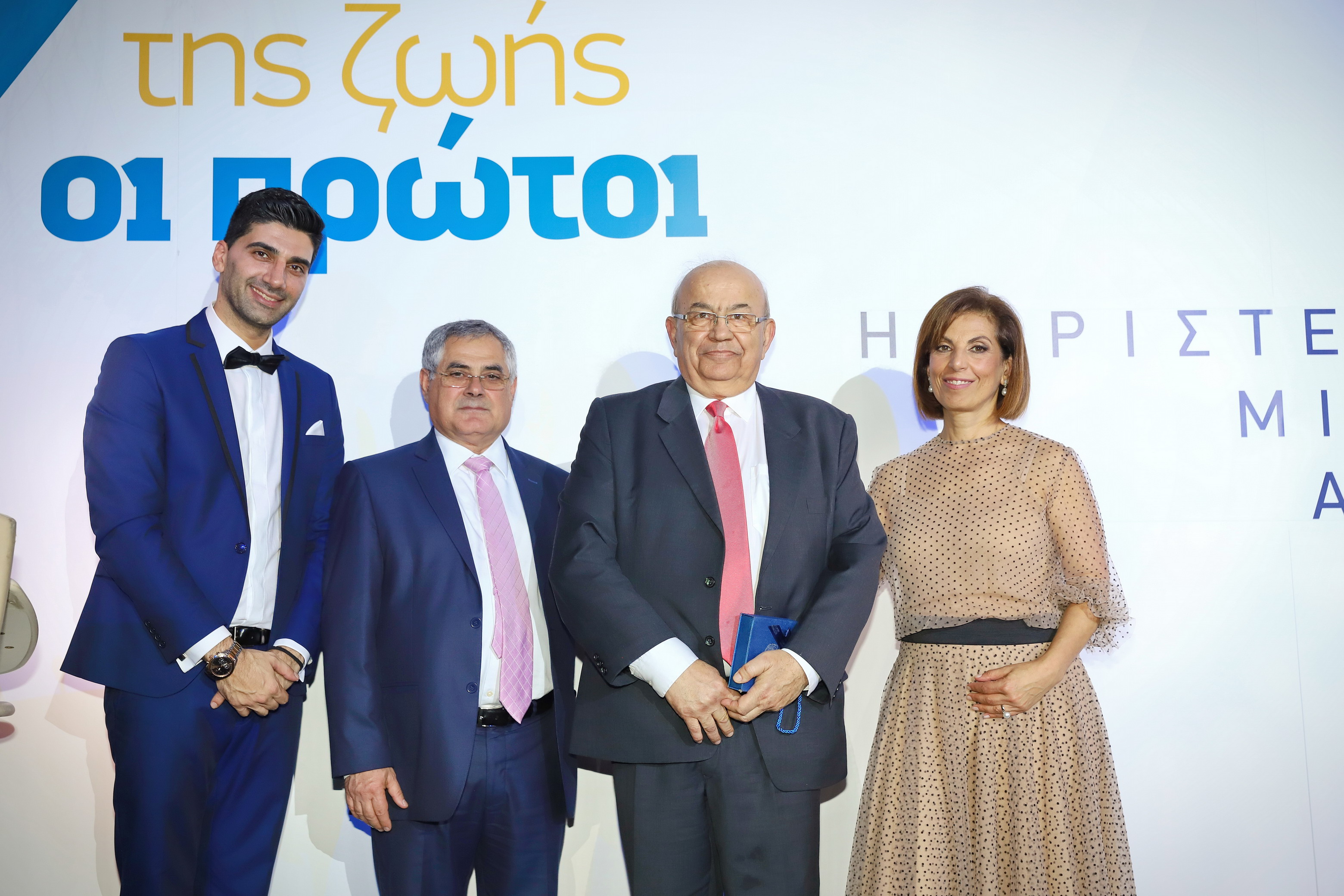 Ομαδική φωτογραφία στελεχών της EuroLife.
